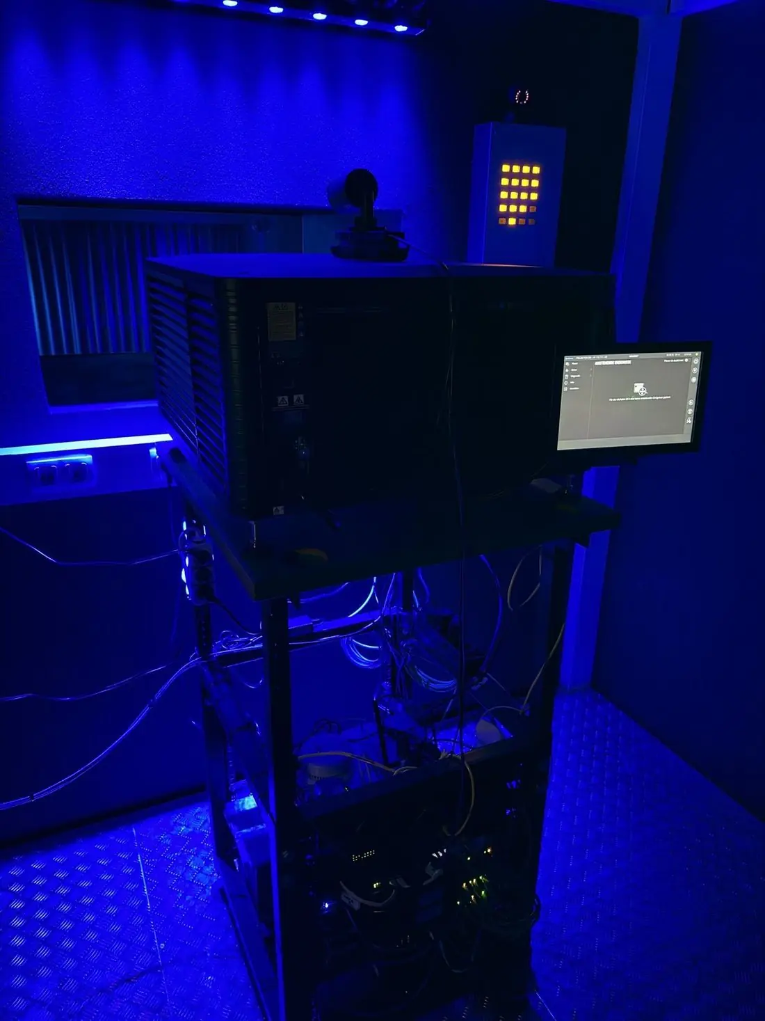 Digitaler Projektor im zweiten Vorführraum